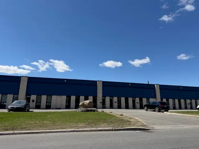 WAREHOUSES A LOUER ST-LAURENT ET DORVAL $12
