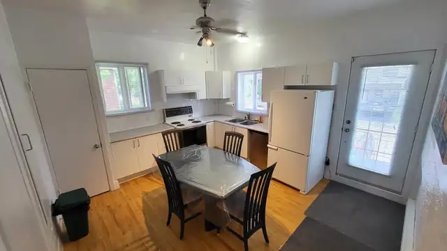 1er juillet 1er étage près Université Cégep Garneau - Photo 2