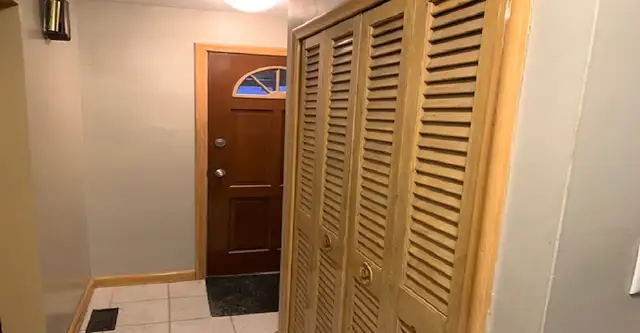 Room - Upstairs - FEMALE only - Mohawk - St-Jo Hosp - NOW - Photo 4