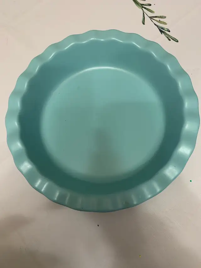 NEW. Farmhouse shallow baker.