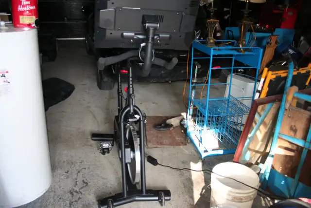 Beau velo d'excercise (Pro-Form) avec écran Livraison possible - Photo 3