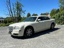 2005 Chrysler 300 RWD - Photo 3