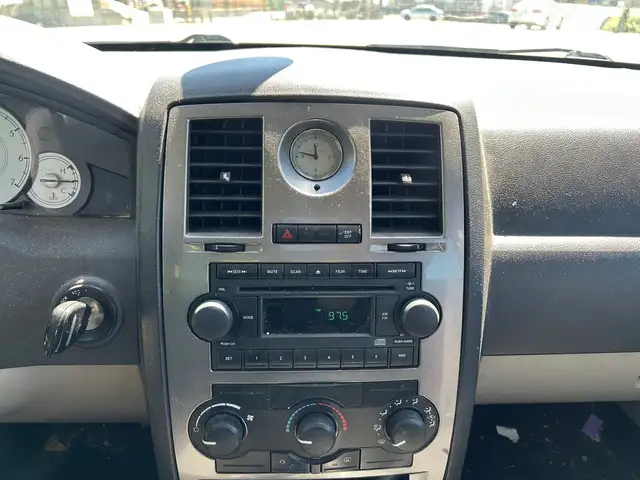2005 Chrysler 300 RWD - Photo 11