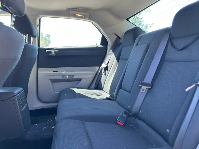 2005 Chrysler 300 RWD - Photo 13