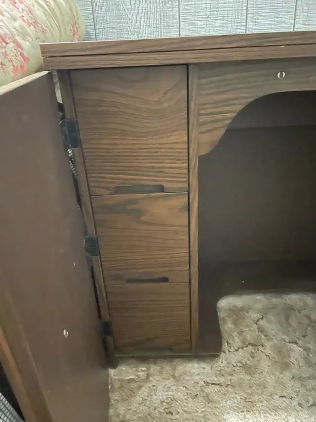 sewing machine cabinet - Photo 3