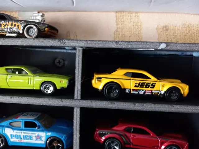 Hot Wheels  MOPAR Action Collection, 100 cars total - Photo 8