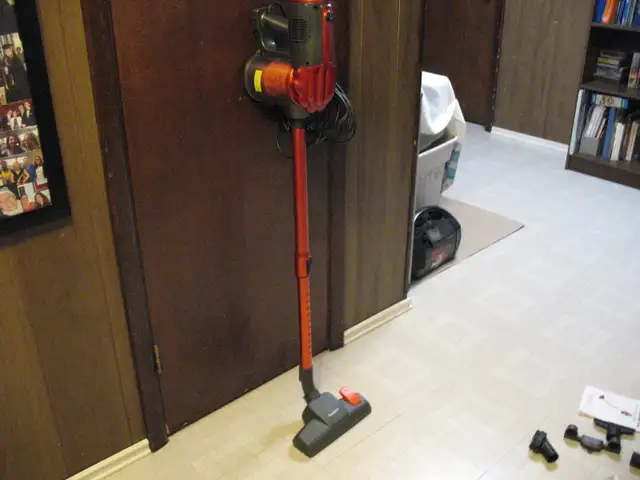 Electric CORDED Stick Vacuum Cleaner, BRAND NEW - Photo 5