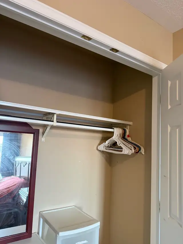 urgent all included furnished room female only - Photo 6