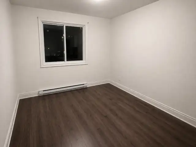 Chambre à louer dans un 4 et demi - Disponible maintenant - Photo 2