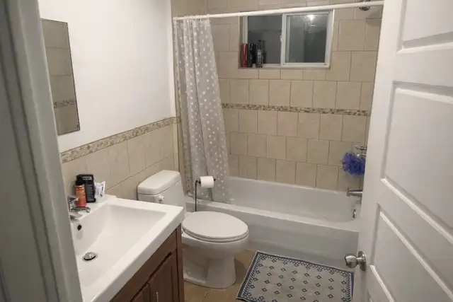 Chambre à louer dans un 4 et demi - Disponible maintenant - Photo 3