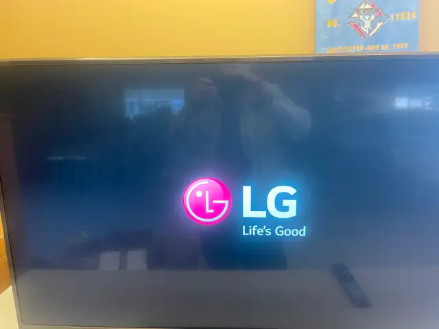 49" LG Flat Screen TV, Like new - Photo 2