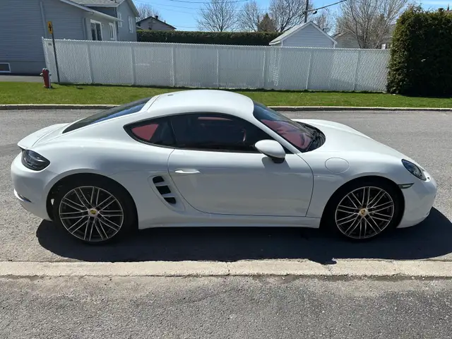 2024 Porsche 718 Cayman 'manuelle'