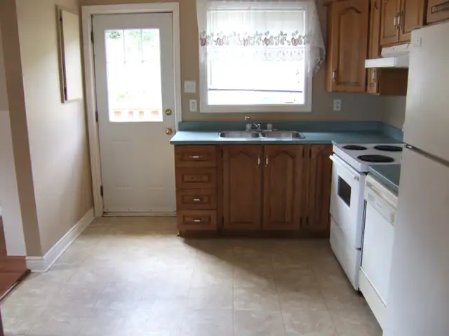 4 bedroom house - heat and light included - Photo 2