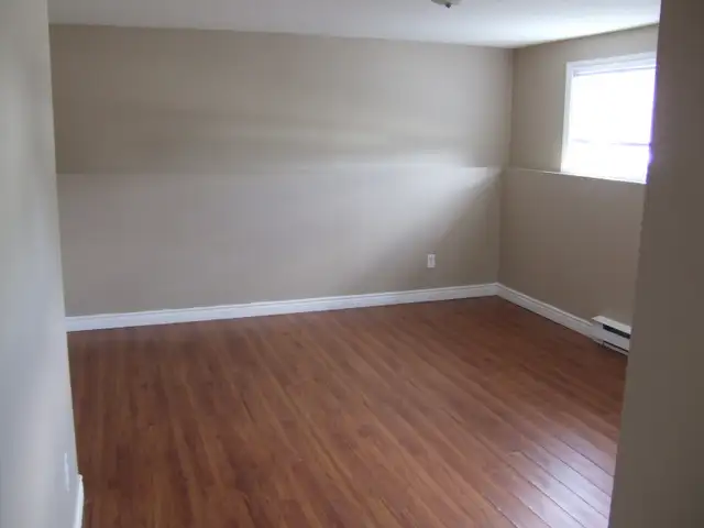 4 bedroom house - heat and light included - Photo 3