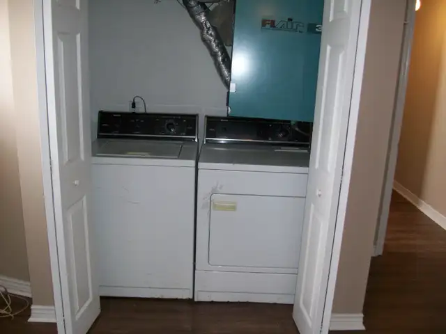 4 bedroom house - heat and light included - Photo 12