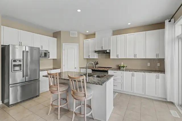 Spacious 4 2 bedrm plus loft home in Findlay Creek - Photo 4