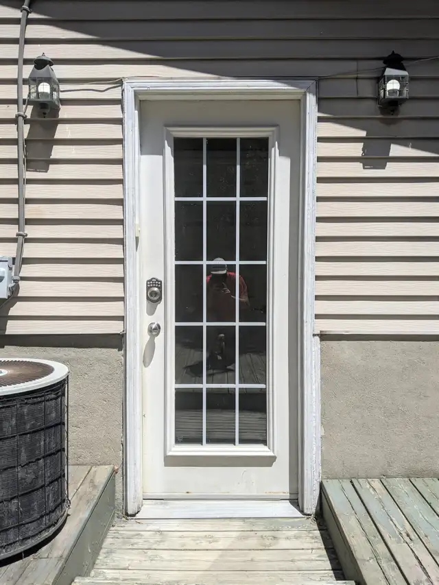 LARGE 1 BEDROOM DEN-LOWER APT-UTILITIES INCLUDED-WEST KITCHENER - Photo 2