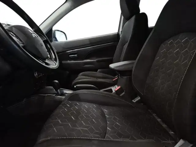 2024 Mitsubishi RVR SE - Photo 10