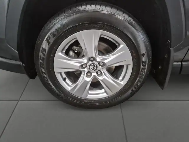 2023 Toyota RAV4 XLE XLE | Moonroof | Lane Assist - Photo 9