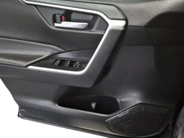 2023 Toyota RAV4 XLE XLE | Moonroof | Lane Assist - Photo 15