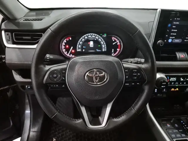 2023 Toyota RAV4 XLE XLE | Moonroof | Lane Assist - Photo 16