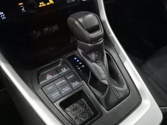 2023 Toyota RAV4 XLE XLE | Moonroof | Lane Assist - Photo 17