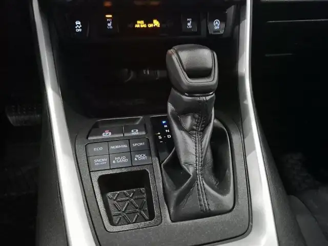 2023 Toyota RAV4 XLE XLE | Moonroof | Lane Assist - Photo 23