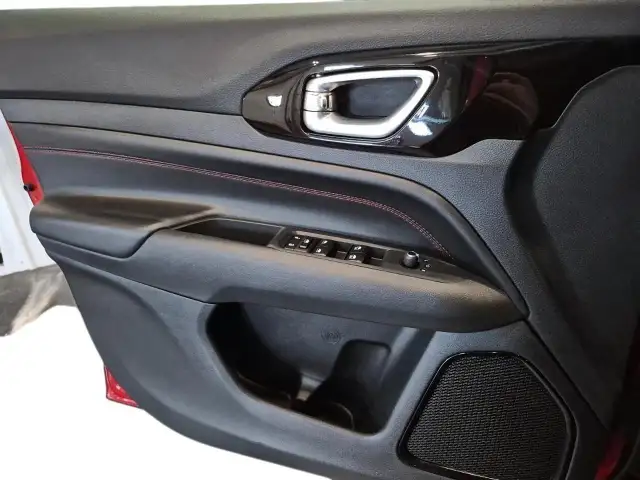 2024 Jeep Compass Trailhawk Trailhawk | Save $ 20,312 vs New - Photo 13