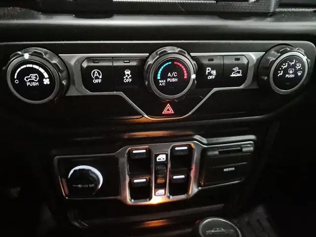 2021 Jeep Gladiator Willys | Safety & Trailer Tow Pkg - Photo 19