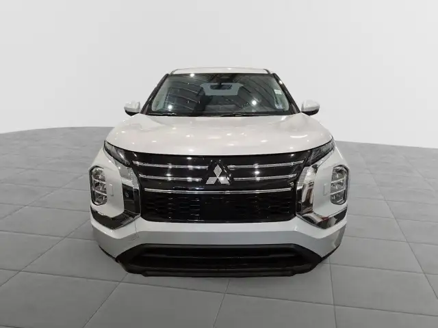 2025 Mitsubishi Outlander ES ES | Dual Climate Control | - Photo 3