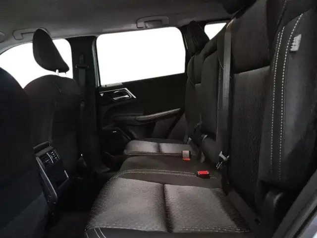 2025 Mitsubishi Outlander ES ES | Dual Climate Control | - Photo 8