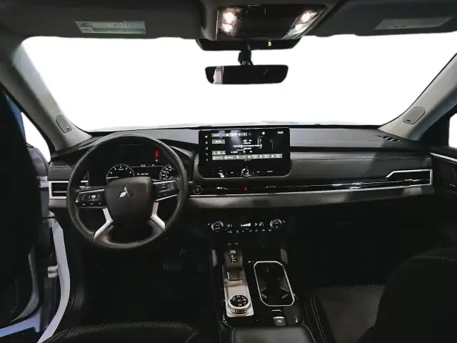 2025 Mitsubishi Outlander ES ES | Dual Climate Control | - Photo 10