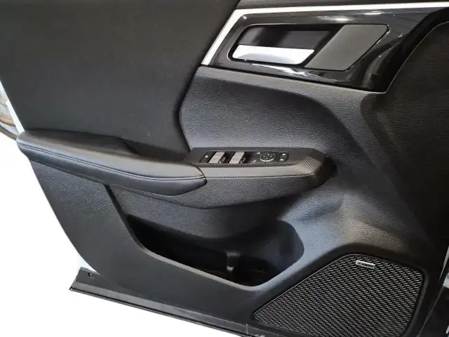 2025 Mitsubishi Outlander ES ES | Dual Climate Control | - Photo 12