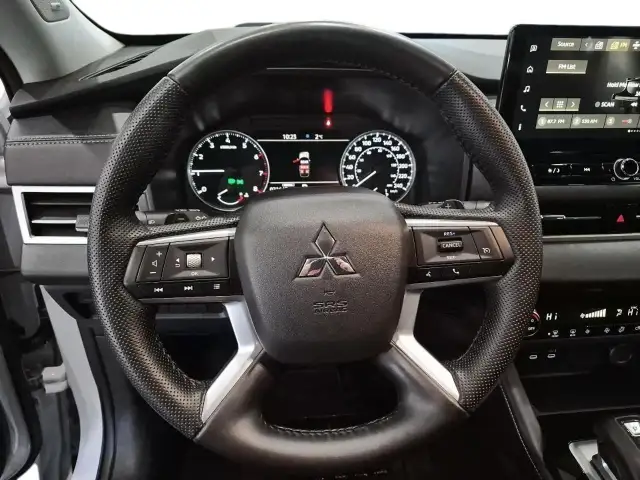 2025 Mitsubishi Outlander ES ES | Dual Climate Control | - Photo 13