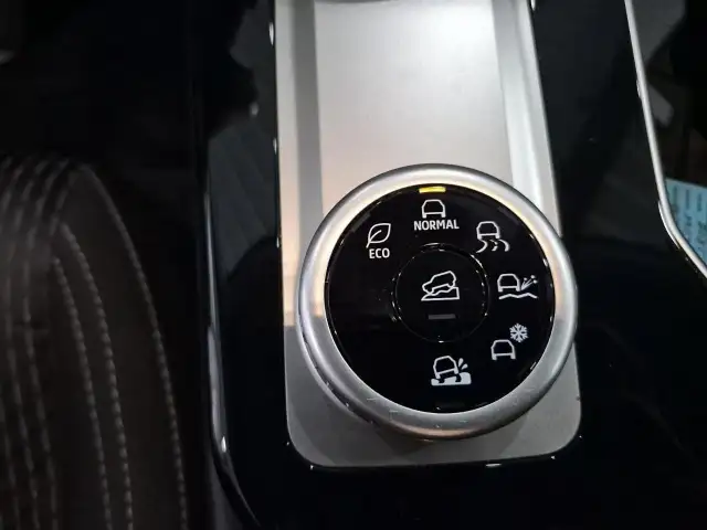 2025 Mitsubishi Outlander ES ES | Dual Climate Control | - Photo 15