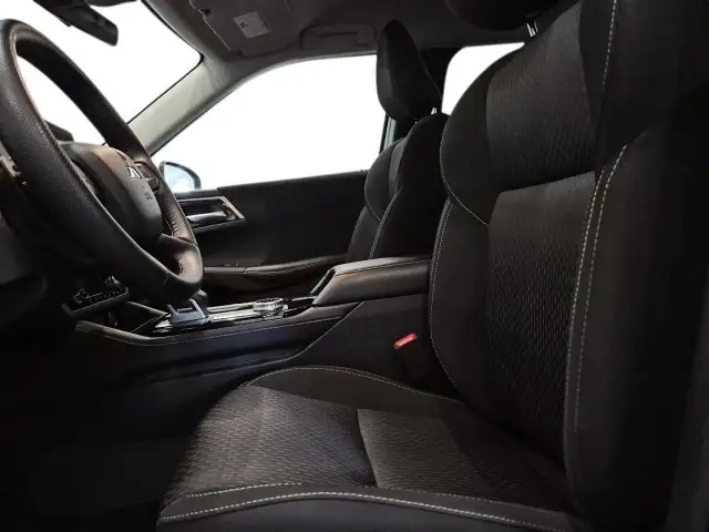 2025 Mitsubishi Outlander ES ES | Dual Climate Control | - Photo 25