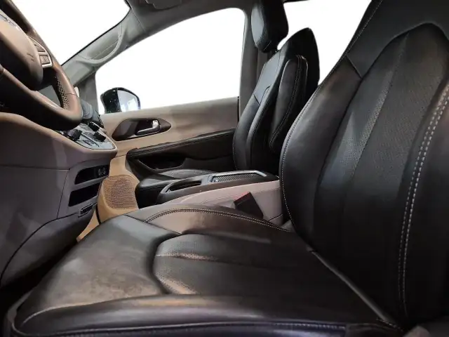 2024 Chrysler Pacifica Touring-L Touring- L | Save $ $23,762... - Photo 11