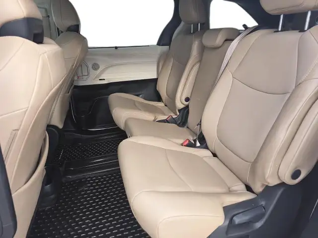 2024 Toyota Sienna XLE 8-Passenger XLE 8 Passenger | Sunroof... - Photo 11