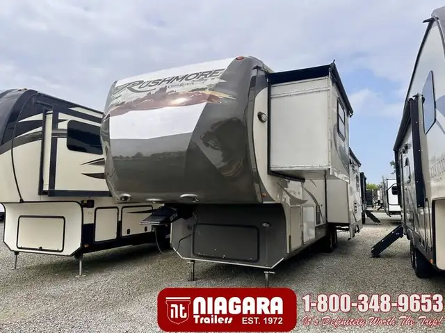 2011 CROSSROADS RUSHMORE 34SB Fifth Wheel - Photo 2