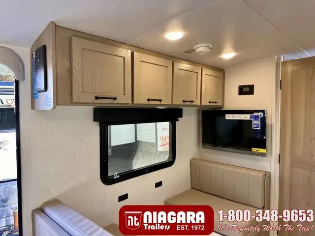 2025 FOREST RIVER ROCKWOOD GEO PRO 19FDS Travel Trailer - Photo 9