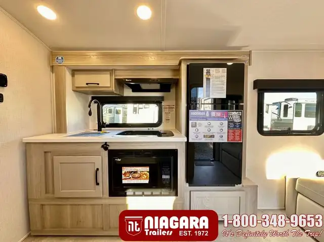 2025 FOREST RIVER ROCKWOOD GEO PRO 19FDS Travel Trailer - Photo 12