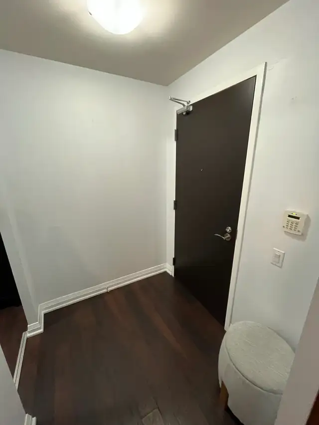 700 Sqft 1 Den at 5 Valhalla Inn rd. Etobicoke - Photo 2