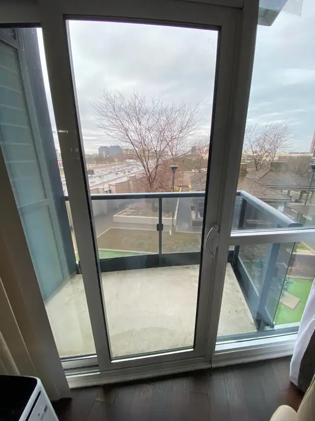 700 Sqft 1 Den at 5 Valhalla Inn rd. Etobicoke - Photo 5