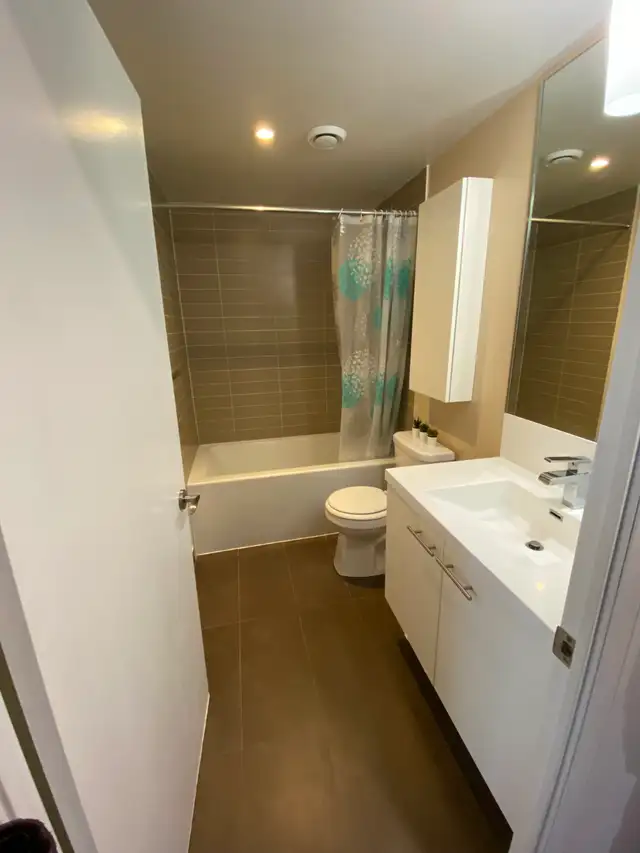 700 Sqft 1 Den at 5 Valhalla Inn rd. Etobicoke - Photo 8