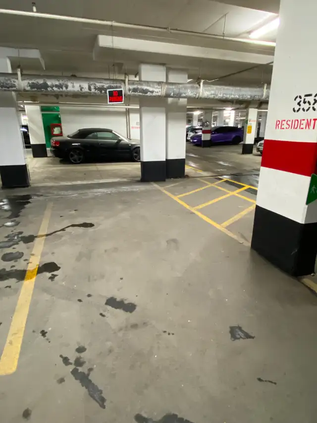 700 Sqft 1 Den at 5 Valhalla Inn rd. Etobicoke - Photo 10