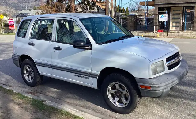 2000 CHEVY TRACKER 4x4 - Photo 3