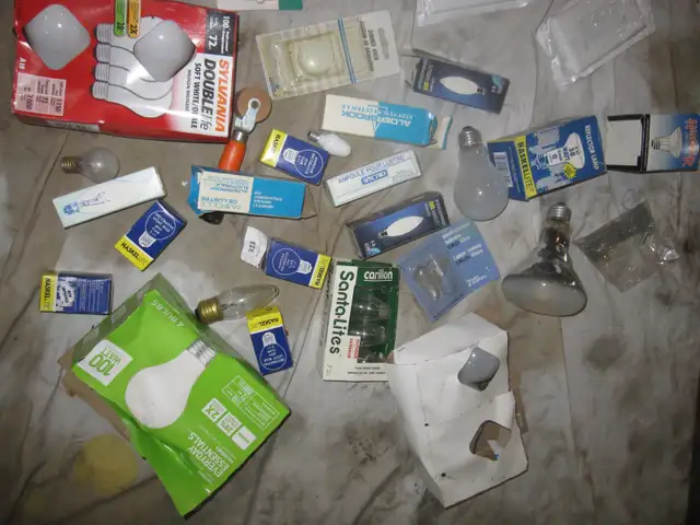 VARIOUS ELECTRICAL PARTS BOXES SWITCHES PLUGS LIGHT BULBS - Photo 3