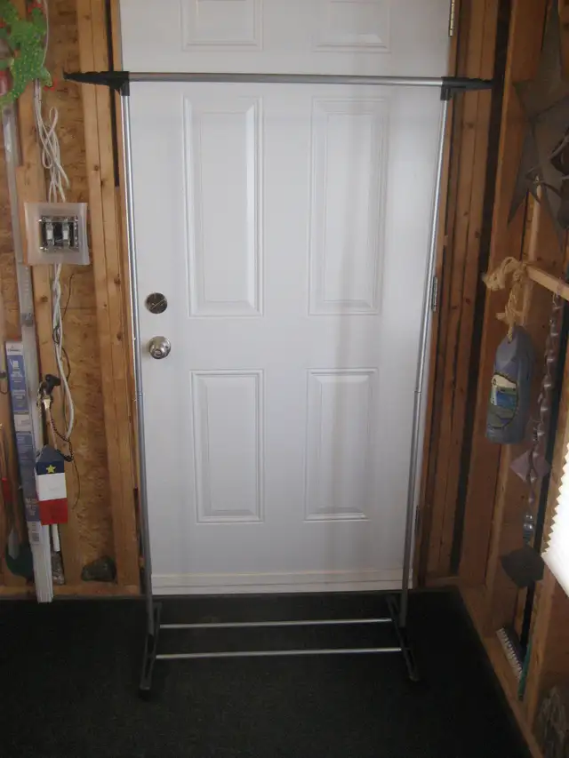 Portable clothes rack