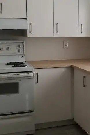 @ Bloor, Christie Ossington TTC, Large room rent-2Mins to Subway - Photo 5