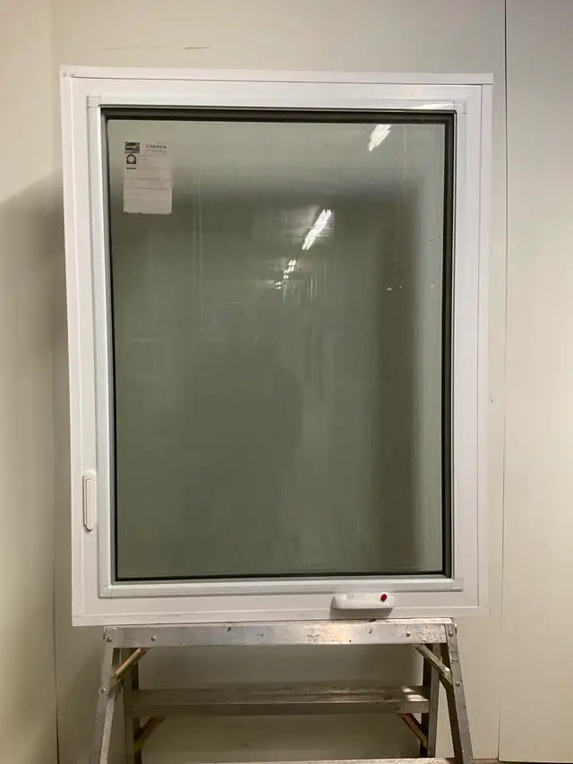 10826BP Fenêtre Battant PVC Blanc 1 sect 1 ouvr 35 3/4 x 45 1/2 - Photo 2